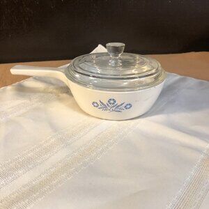 Corning ware Kitchen, Cornflower Pan with lid.  Blue/White. 1 pint